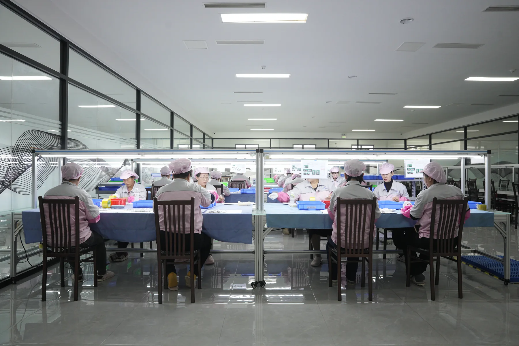 Wide view of Yutong cosmetic brush production workshop
